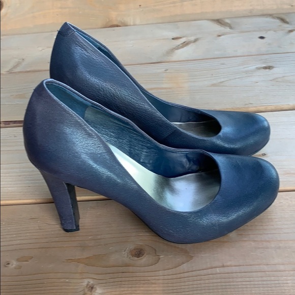 high heels - Picture 2 of 2